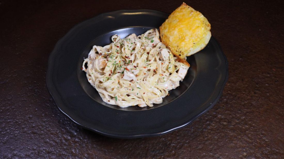 Creamy fettuccine alfredo with garlic bread
